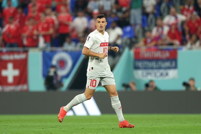 Suiza le ganó 3-2 a Serbia y avanzó a los octavos de final 