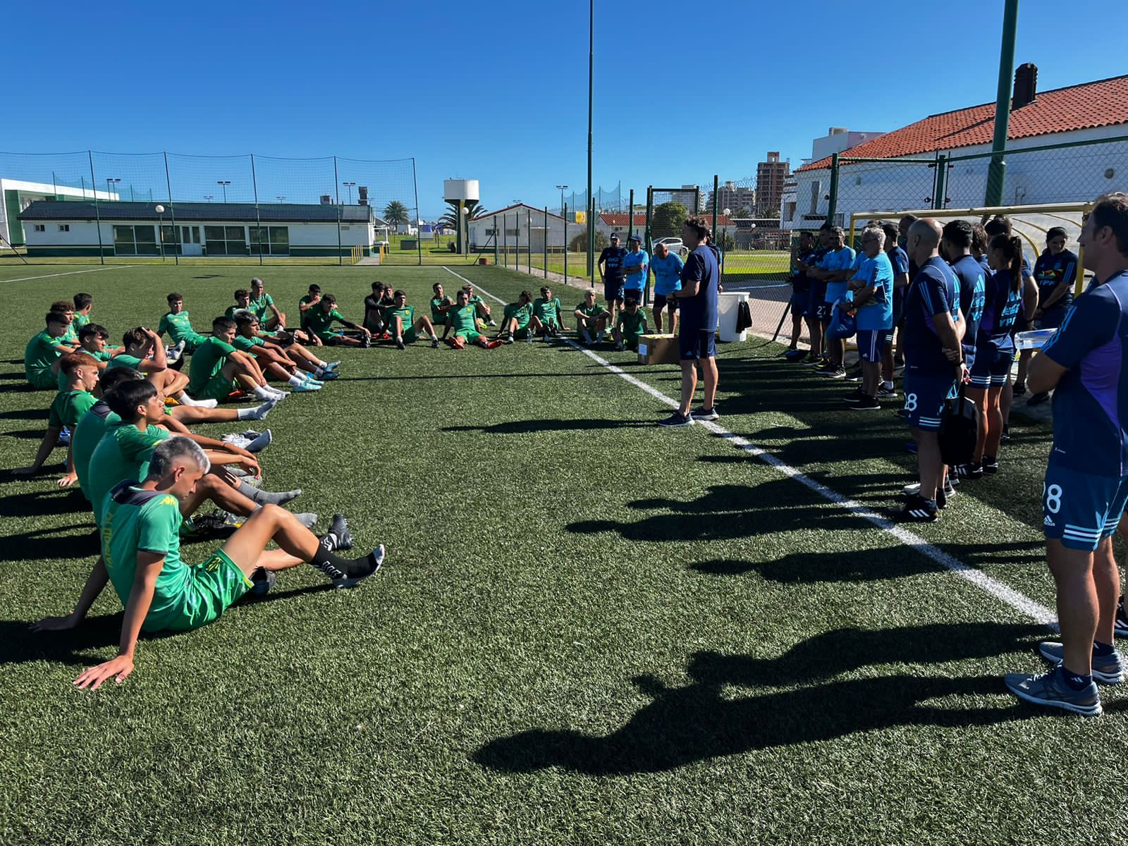 Sigue en marcha la pretemporada de árbitros internacionales de élite